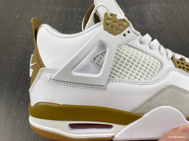DR5415-120 Retro Jordan 4 SB 0915